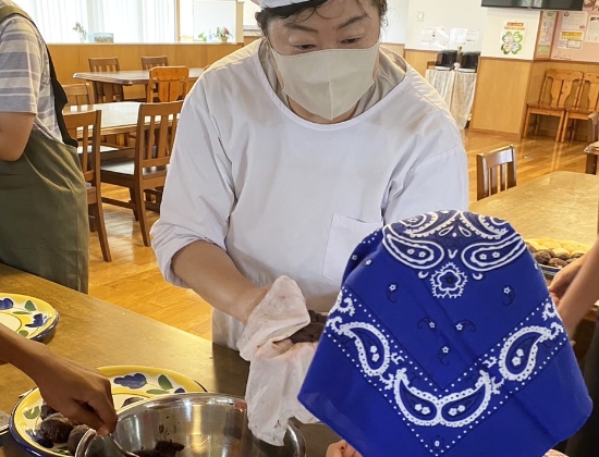 ひばりが丘学園 調理師 坂上由美さんの働く写真